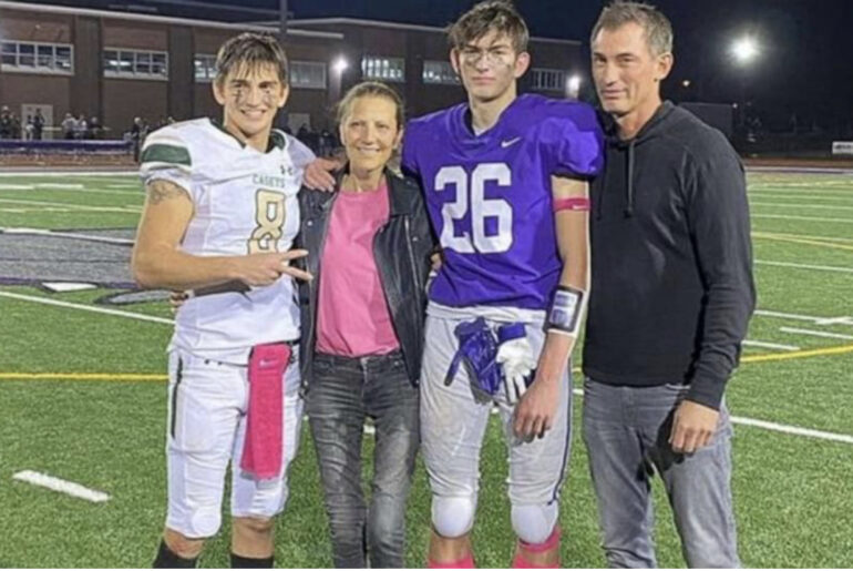 High school quarterback scores 8 touchdowns in honor of his mom, one day after she died of cancer