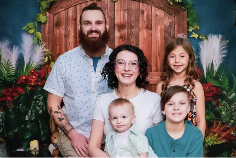 Family of 5 killed in car crash less than 12 hours after long-awaited photoshoot – rest in peace