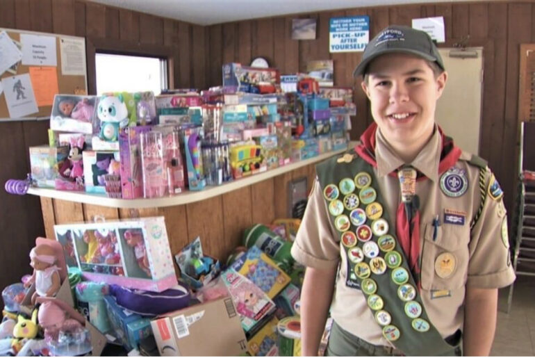 12-year-old buys $11,300 in Christmas presents for kids he doesn’t know after selling popcorn