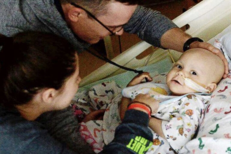 Mom writes heartfelt tribute to nurses caring for dying, 2-year-old daughter with cancer