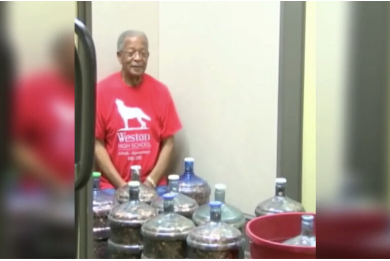 Man collects pennies for 45 yrs leaving bank tellers at a loss for words when he arrives to cash in