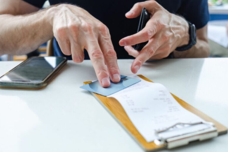 Serve says people who can’t afford to tip 20% “don’t deserve” to eat out at restaurants