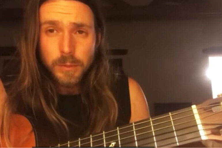 Willie Nelson’s son sings Sound of Silence