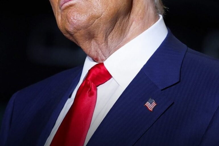 Melania Trump’s Attire at Donald Trump’s Inauguration Sparks Discussion – Photos